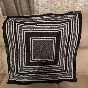 Brand new Banana Republic navy blue and white scarf